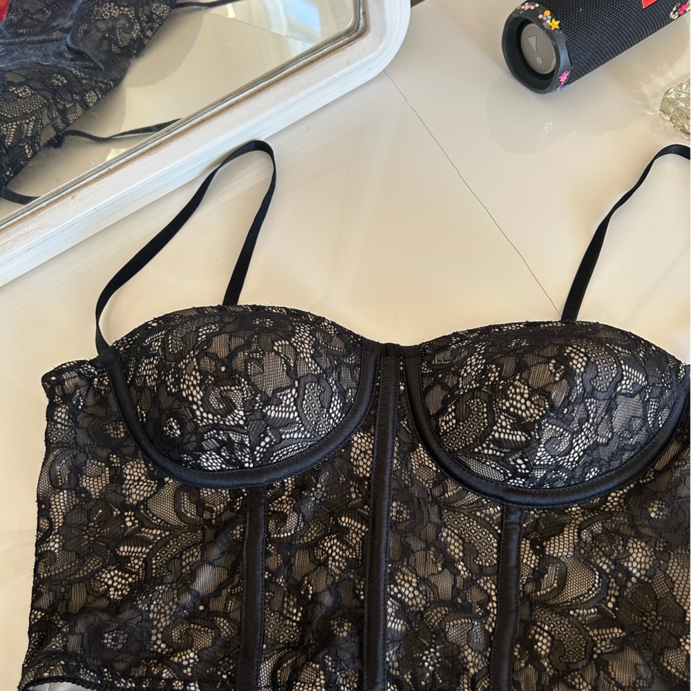 Sexy black & nude lace corset